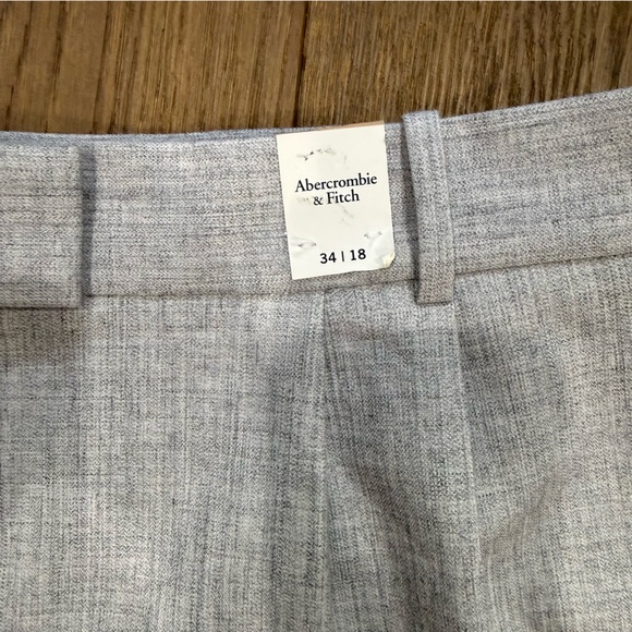 Abercrombie & Fitch Sloane Mid-Rise Tailored Shorts in Gray Linen-Blend - Picture 3 of 6